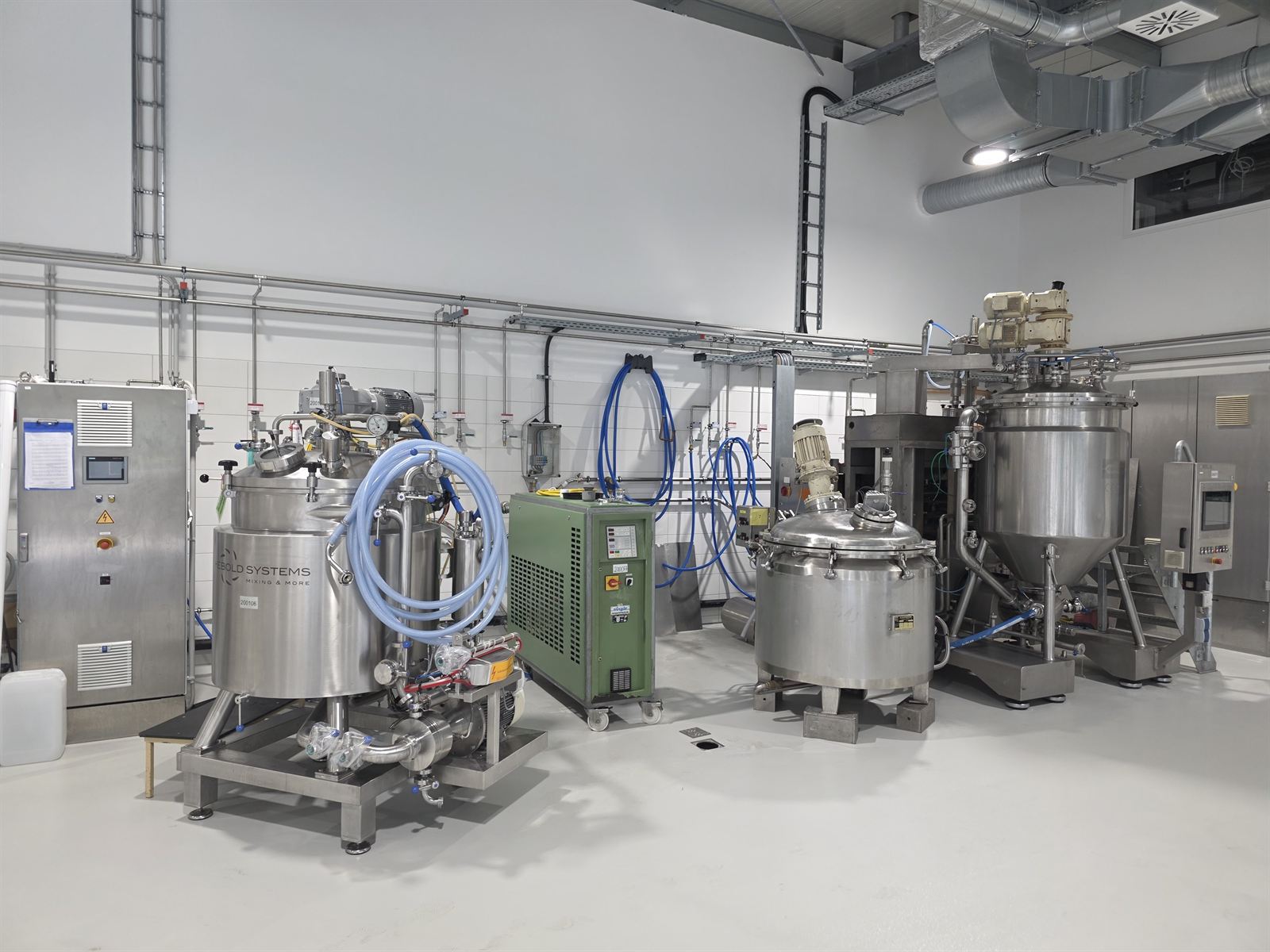 Production at the Ludwigsstadt site Production room with mixing vessels at the Ludwigsstadt site – L.A. Schmitt Cosmetics